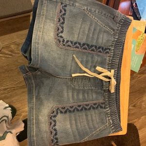 Women’s INC shorts brand, new size large